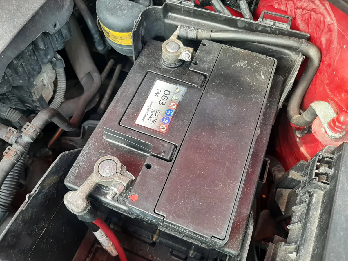 VW GOLF SPORT 2004 1.4 PETROL LOW MILES - Image 2