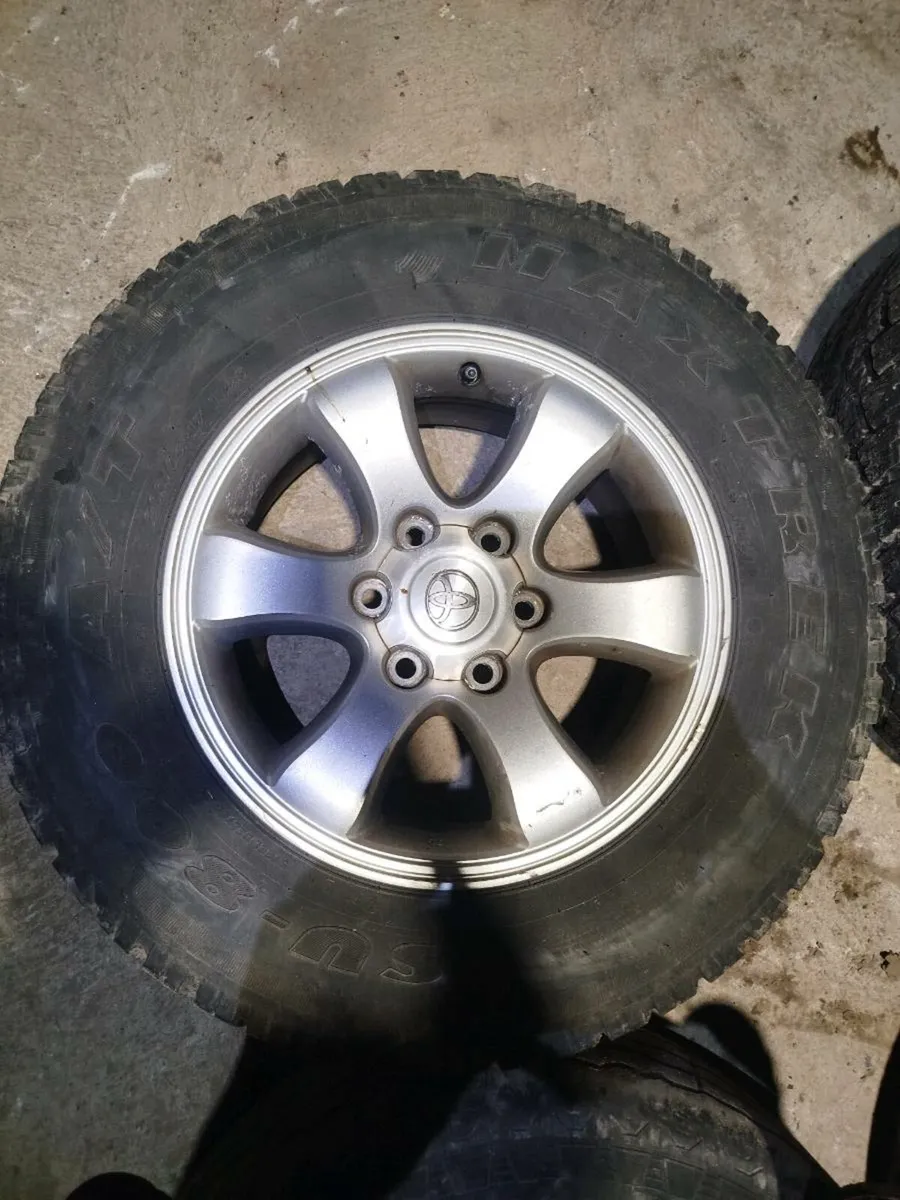 17" land cruiser Toyota alloys - Image 1