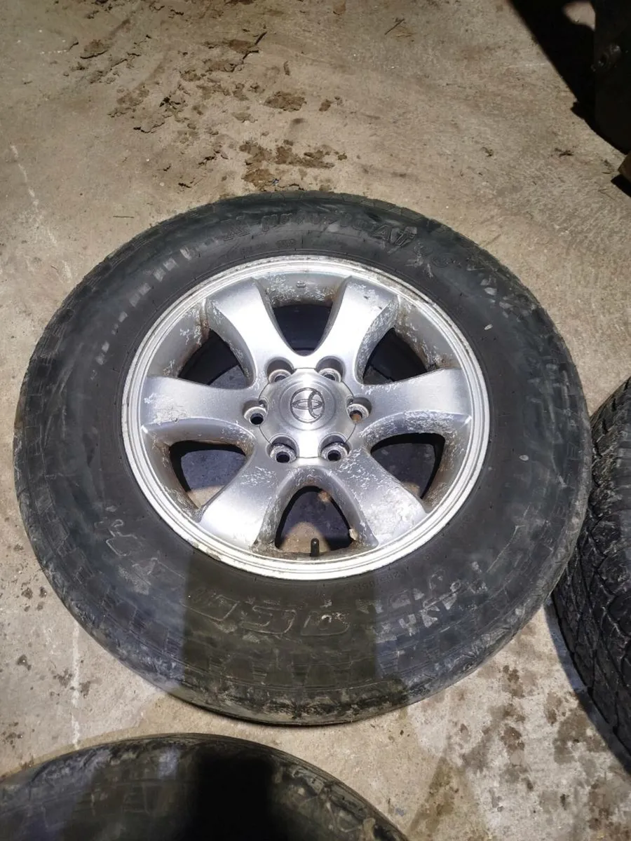 17" land cruiser Toyota alloys - Image 4