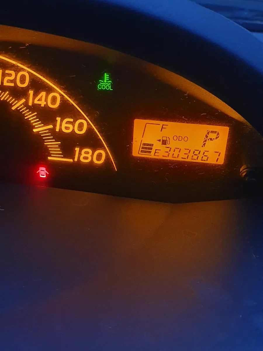 Toyota vitz automatic 1.0 2009 - Image 2