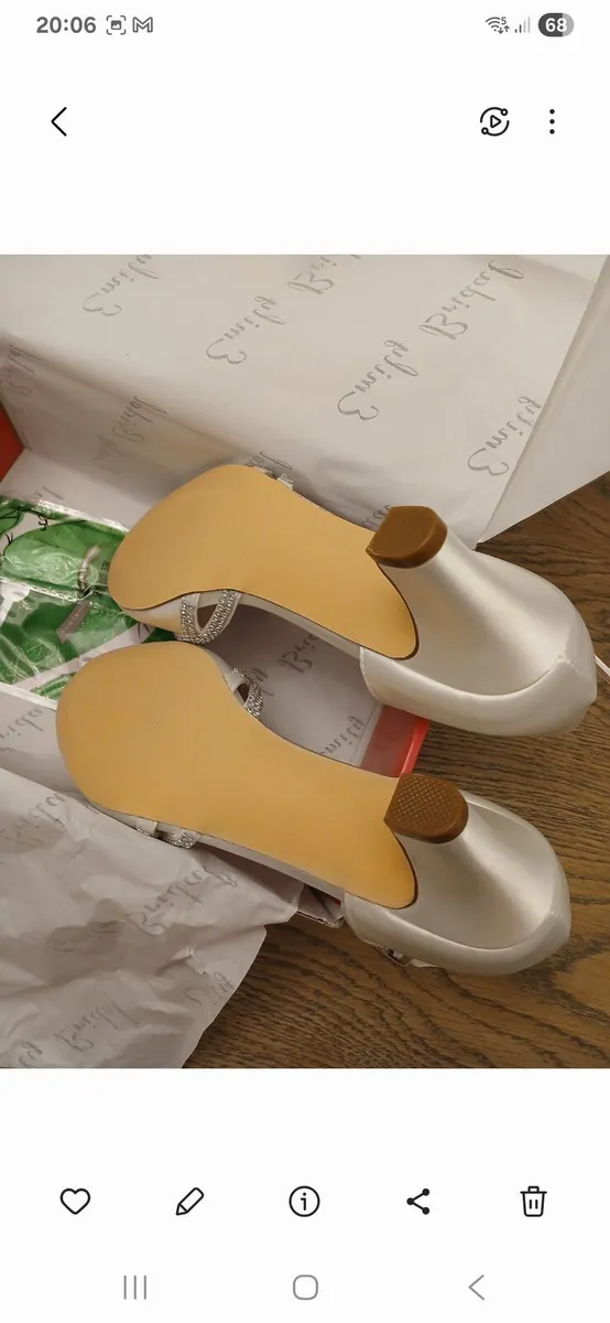 Beautiful ivory satin shoes - Image 2