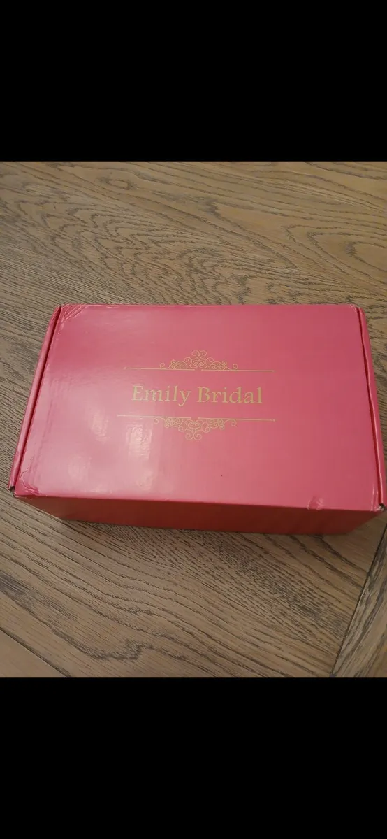 Beautiful ivory satin shoes - Image 4