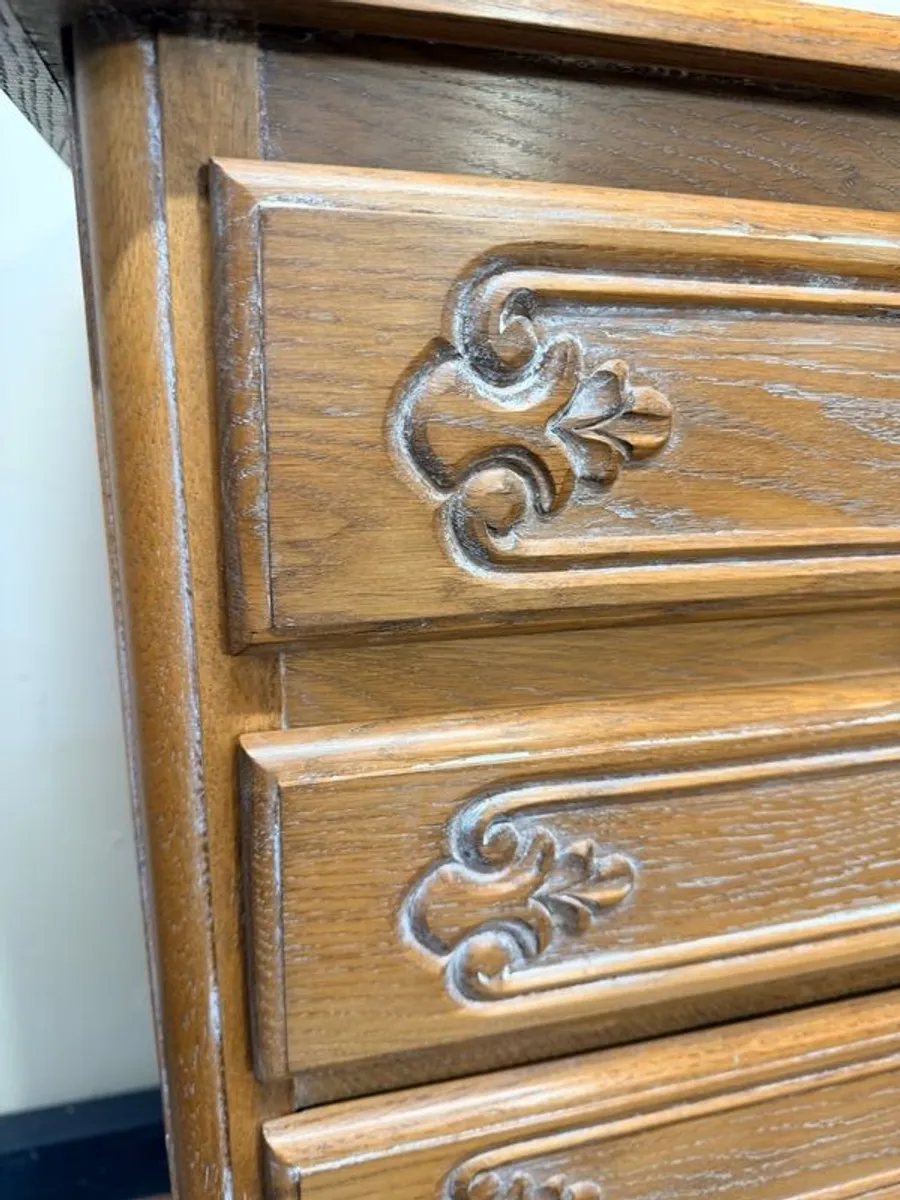 Beautiful Vintage French Provincial Chest of Drawers - Image 3