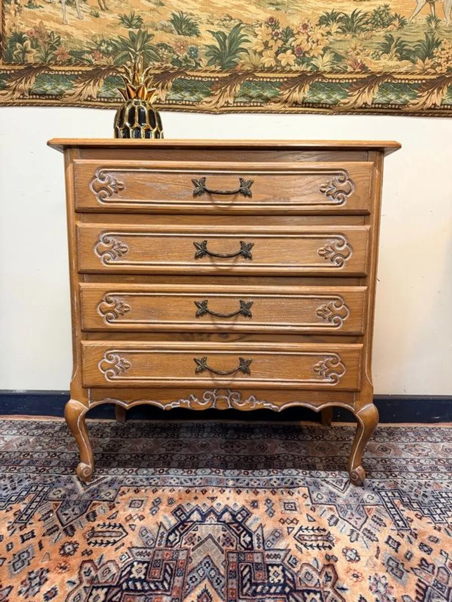 Beautiful Vintage French Provincial Chest of Drawers - Image 1