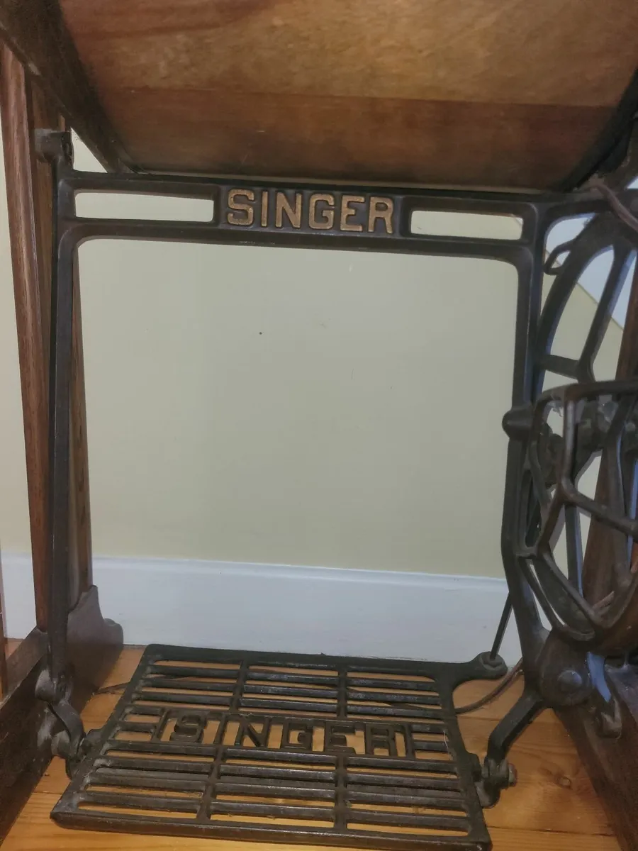 Antique Singer Sewing table - Image 3
