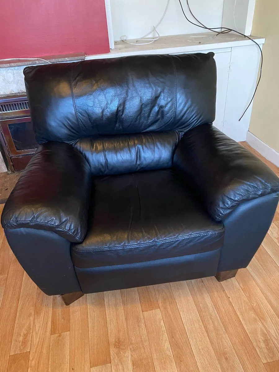 1 Black leather arm chair - Image 3