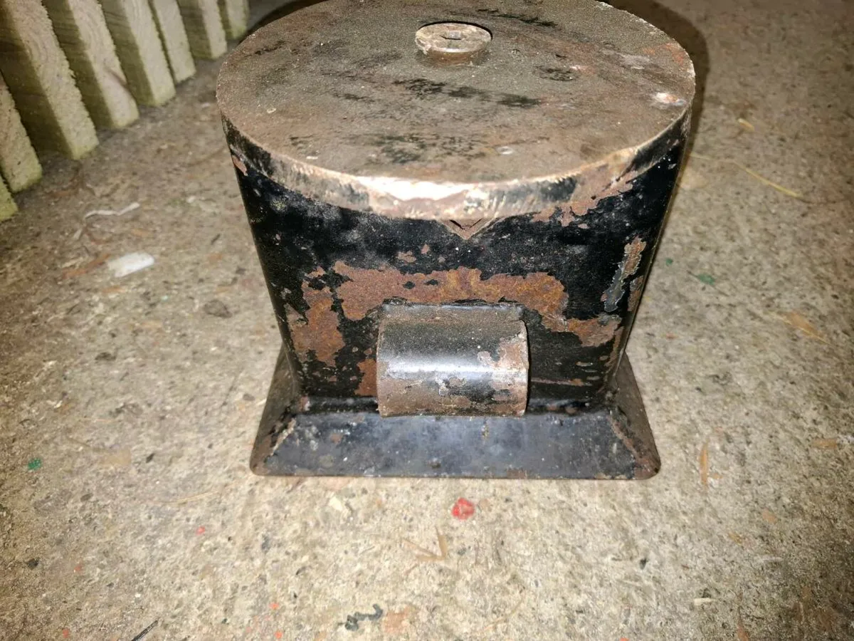 Vector post and rail cap - Image 1