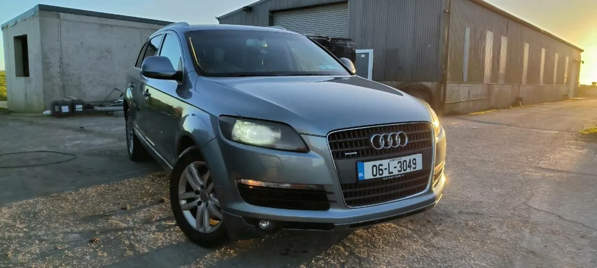 Audi Q7 quattro crew cab commercial 5 seat - Image 1
