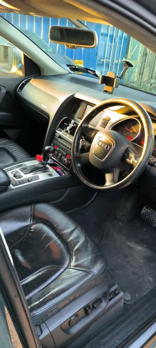 Audi Q7 quattro crew cab commercial 5 seat - Image 4