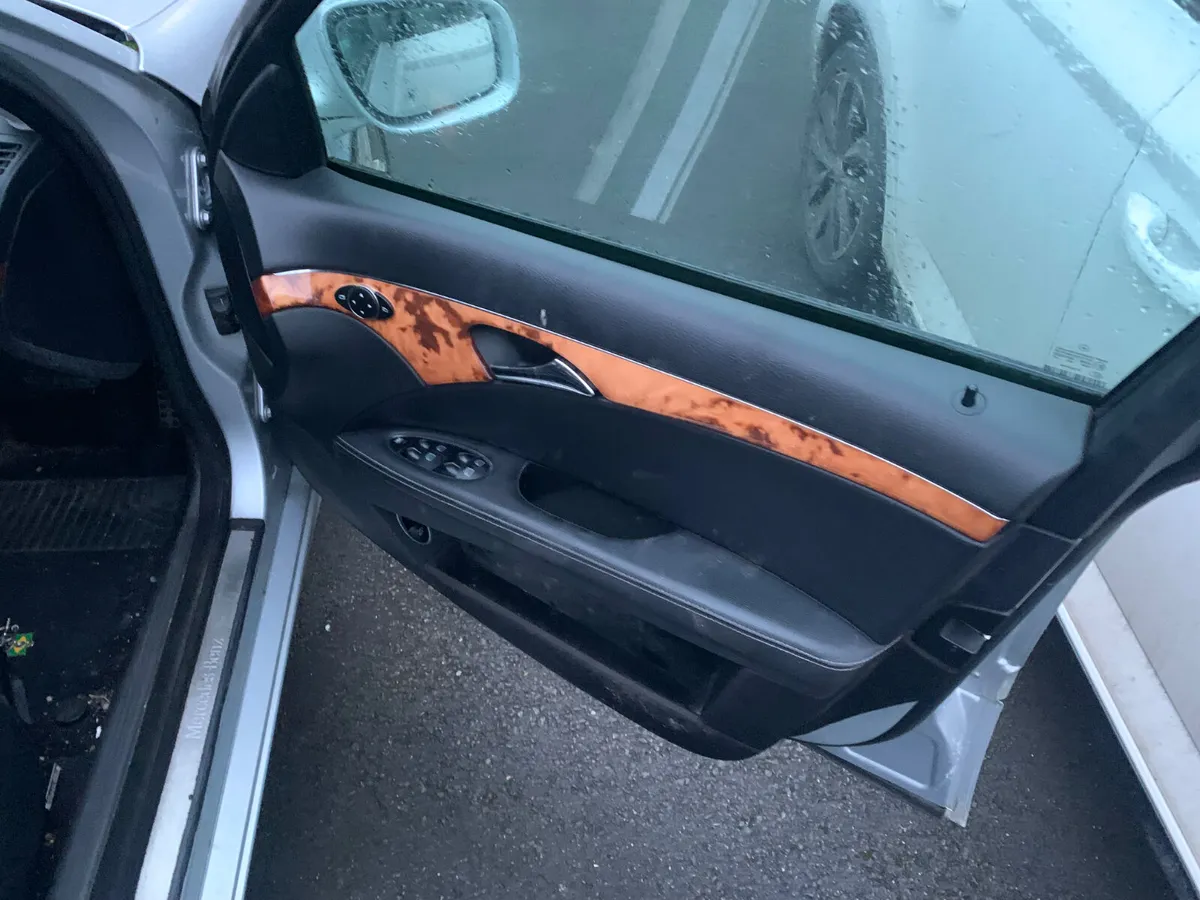 2007 MERCEDES E 200 PETROL AUTOMATIC - Image 2