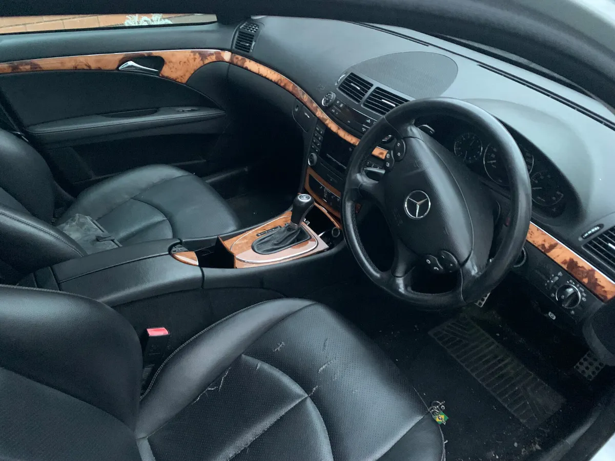 2007 MERCEDES E 200 PETROL AUTOMATIC - Image 4