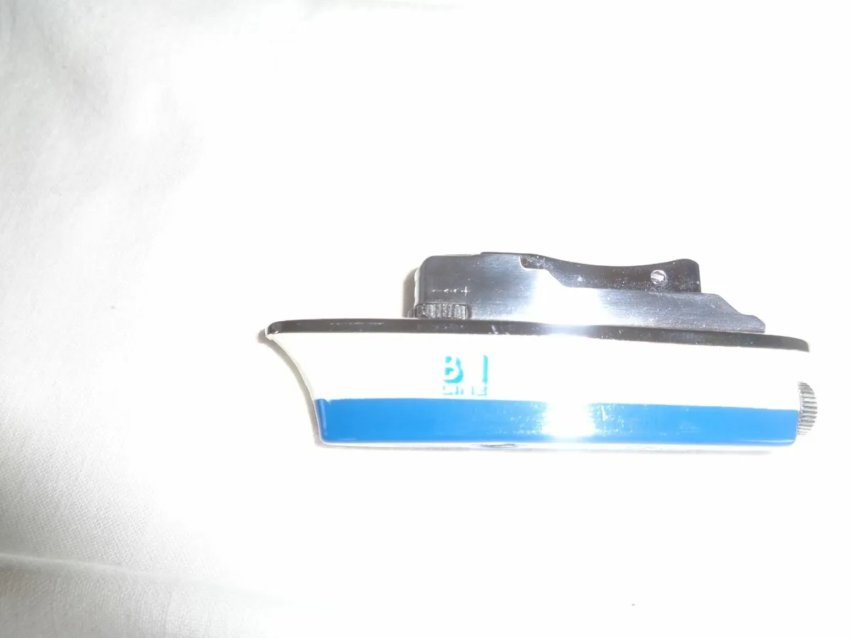 Vintage "Sankei" Boat Vintage Lighter for Sale - Image 2