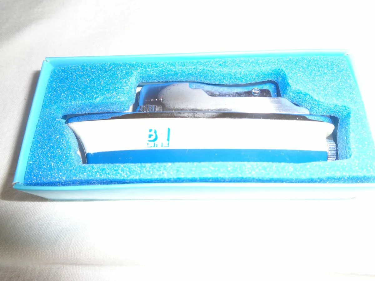 Vintage "Sankei" Boat Vintage Lighter for Sale - Image 1