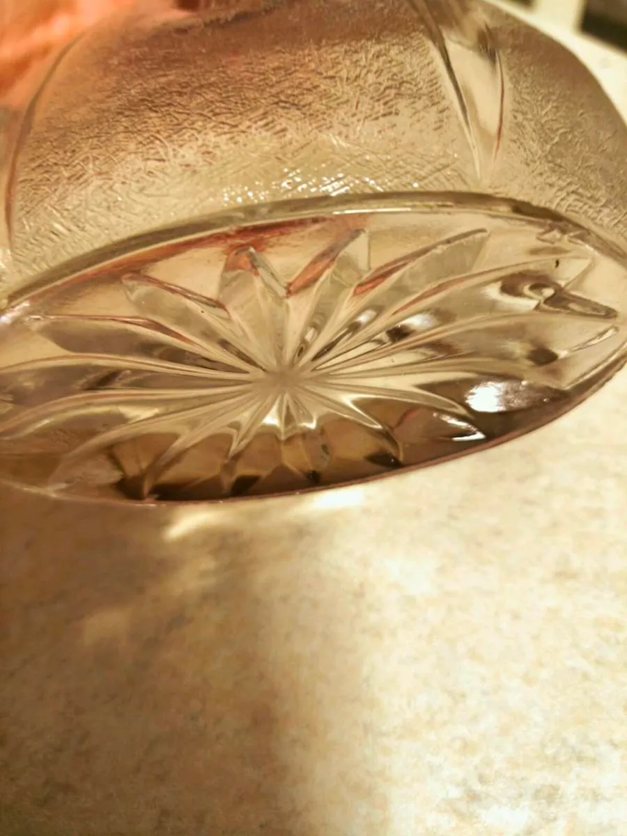 Vintage decanter in thick frosted glass - Image 3