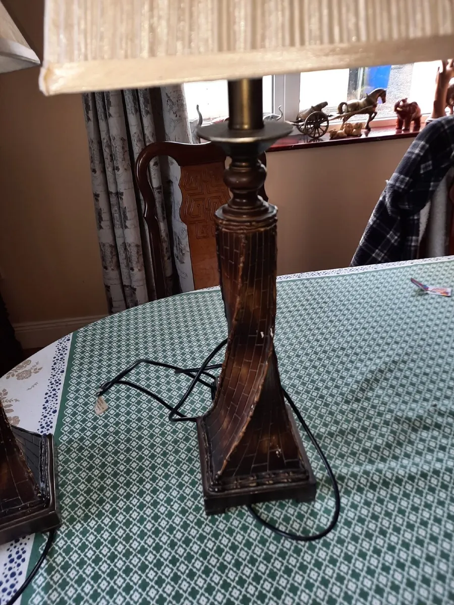 Pair of table lamps and shades - Image 3