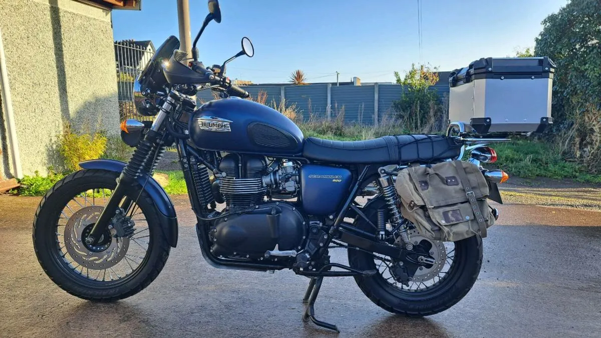 Triumph Bonneville 900 - Image 2