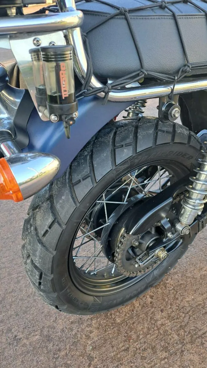 Triumph Bonneville 900 - Image 4