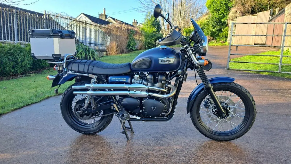 Triumph Bonneville 900 - Image 1