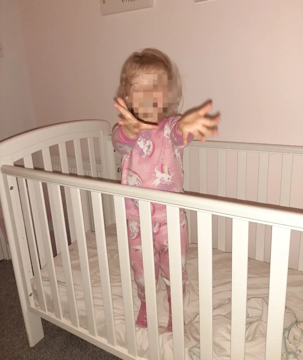 White cot with mattress - Image 3