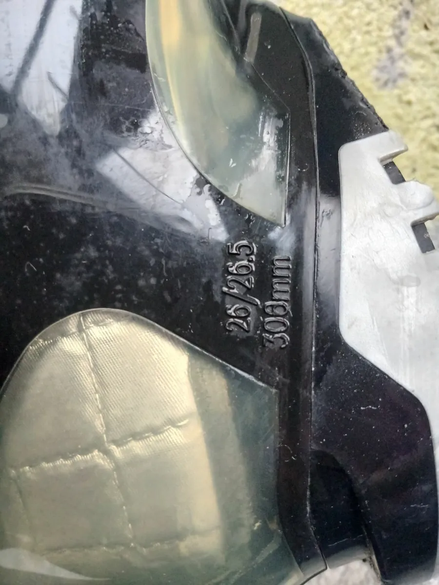 Salomon Ladies Ski Boots, suitable for size 39 ord - Image 4