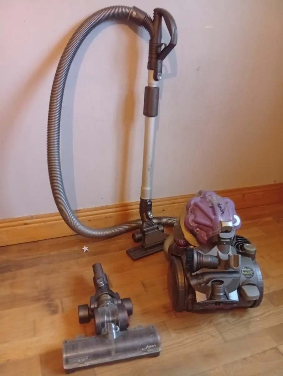 Quality Dayson Bagless Animal Vacuum Hoover - Image 1