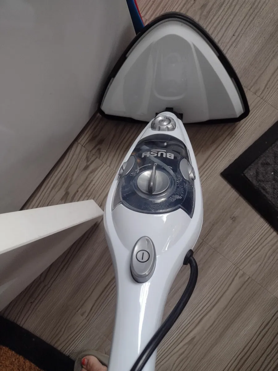 As new Bush floor steam cleaner - Image 2