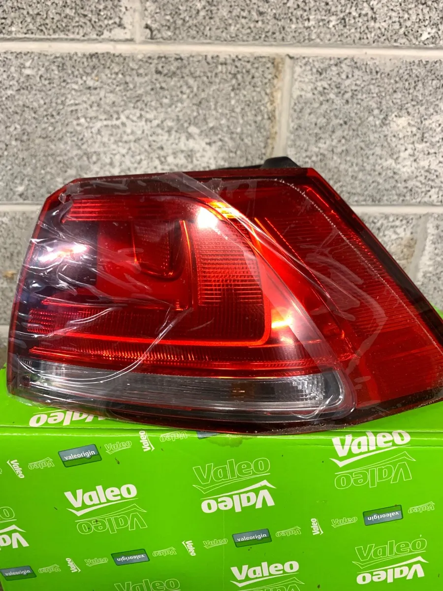 VW Golf RH rear lamp - Image 1