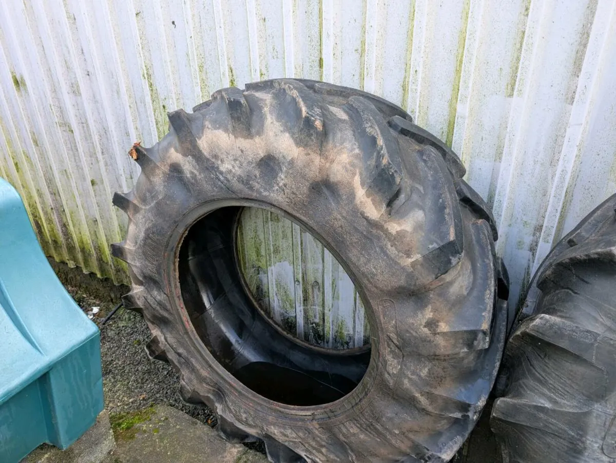 2x 16.9 R30 tyres & Tubes - Image 4