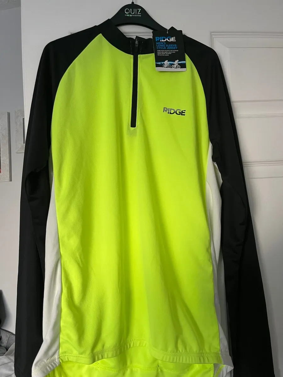Cycling tops - Image 1