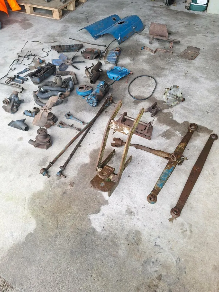 Fordson  dexta,major parts - Image 2