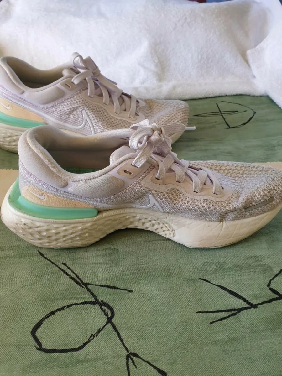 Nike ZoomX Invincible Run Flyknit Womens Trainers - Image 4