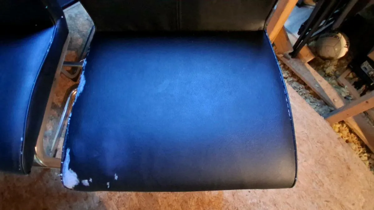 Set of 4 chrome / faux leather kitchen stools - Image 2