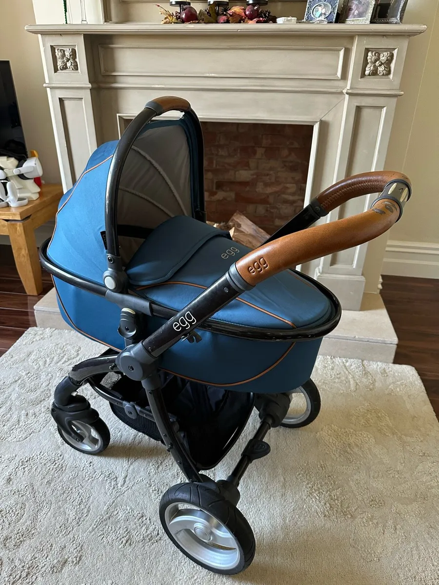 Egg Travel System - Stroller, Carrycot & Car Seat - Image 1