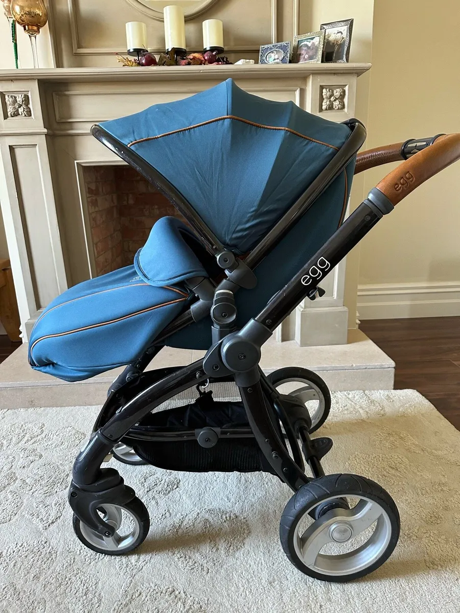 Egg Travel System - Stroller, Carrycot & Car Seat - Image 2
