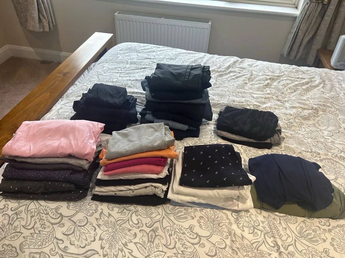 Maternity clothes - Image 1