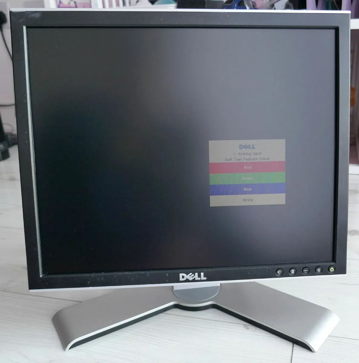 Dell 17" screen scratched - Image 1