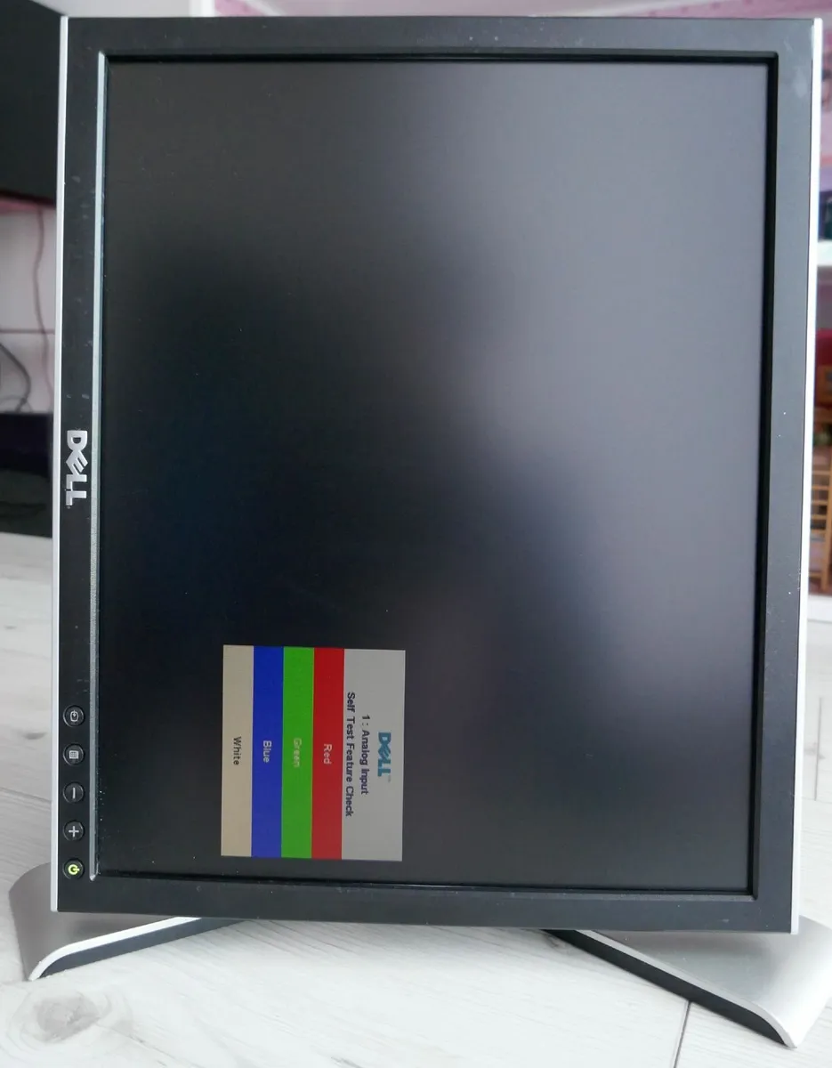 Dell 17" screen scratched - Image 4