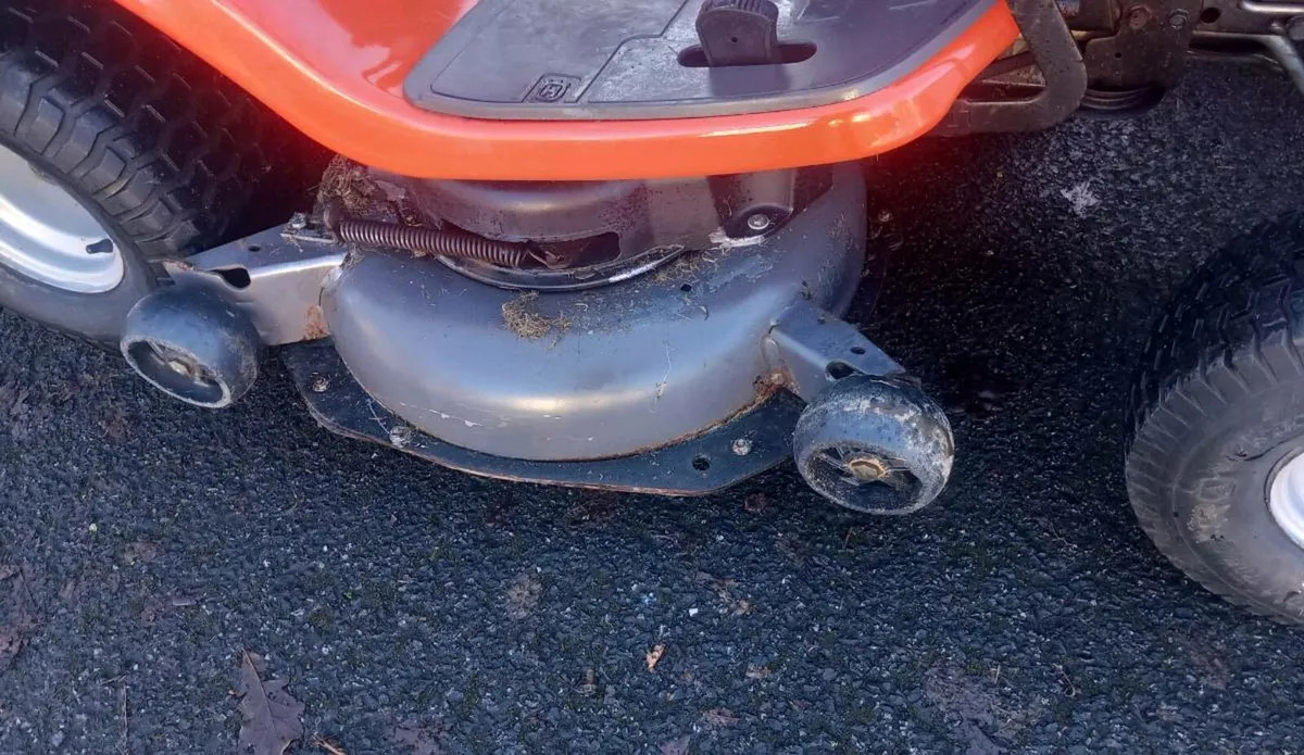 Husqvarna ride on lawnmower 19hp - Image 4