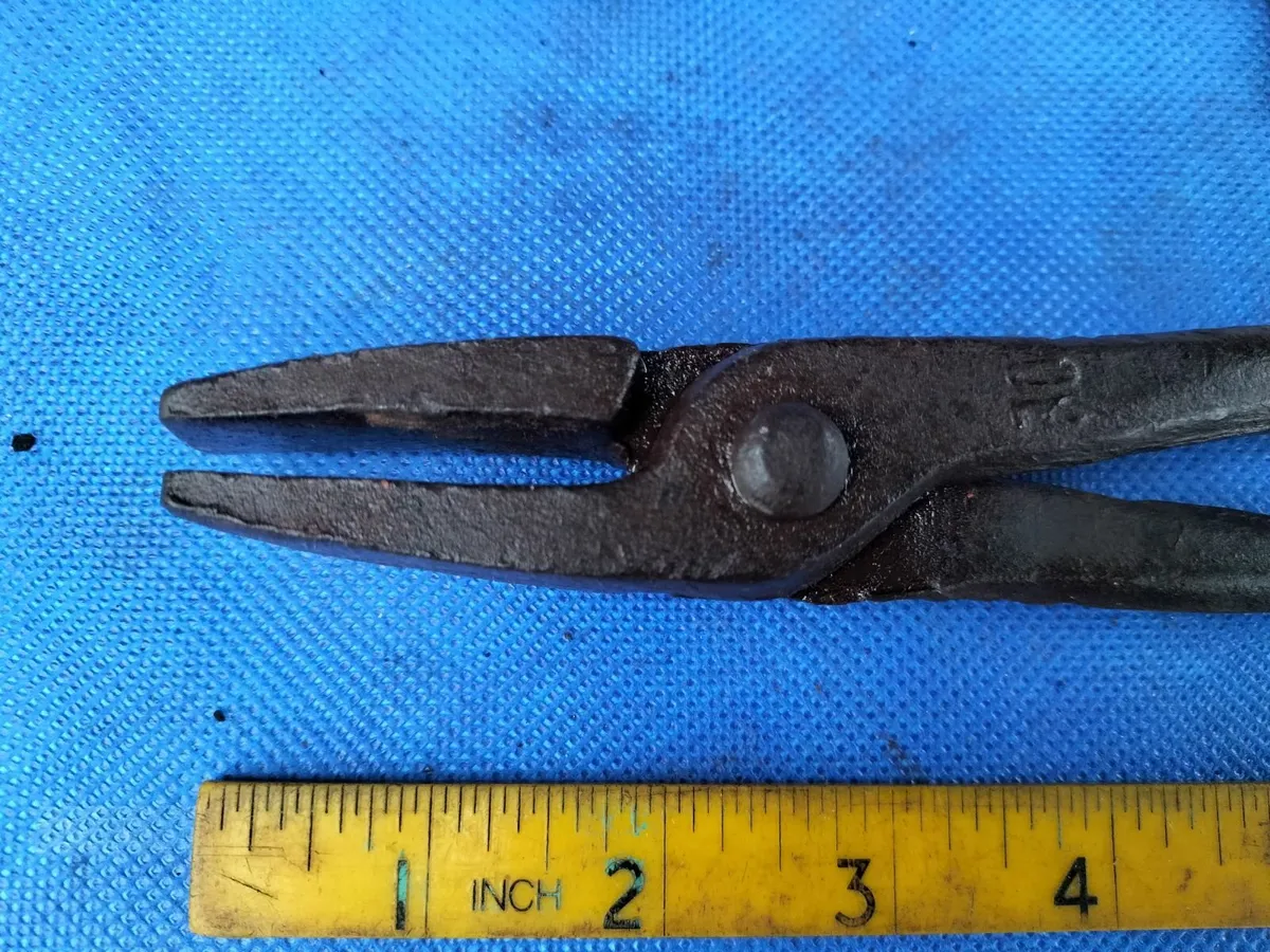 Blacksmiths 12" Flat Tongs - Image 3
