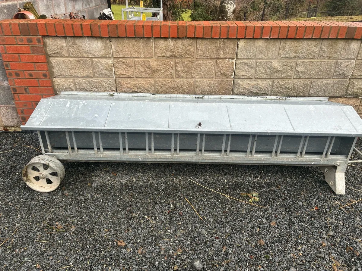 Creep feeder and scales. - Image 2