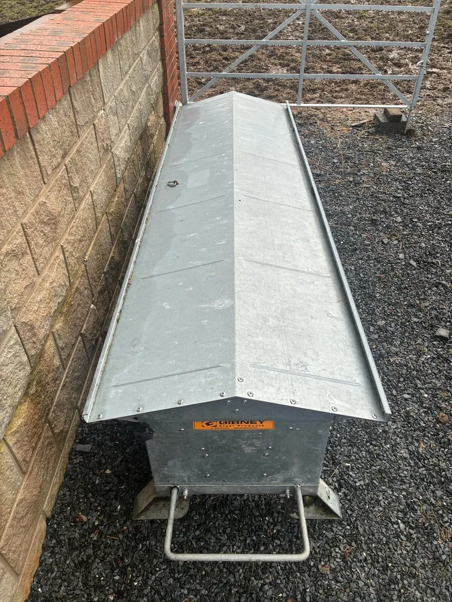 Creep feeder and scales. - Image 3