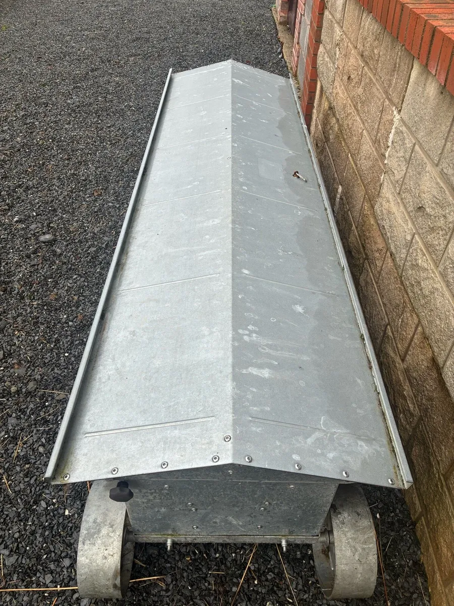 Creep feeder and scales. - Image 4