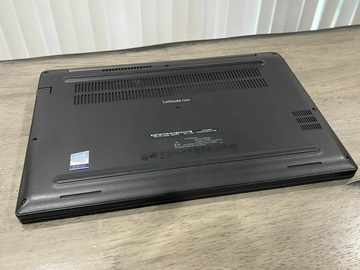 Dell Touchscreen 12.5" Laptop i7 8GB 256GB SSD - Image 4