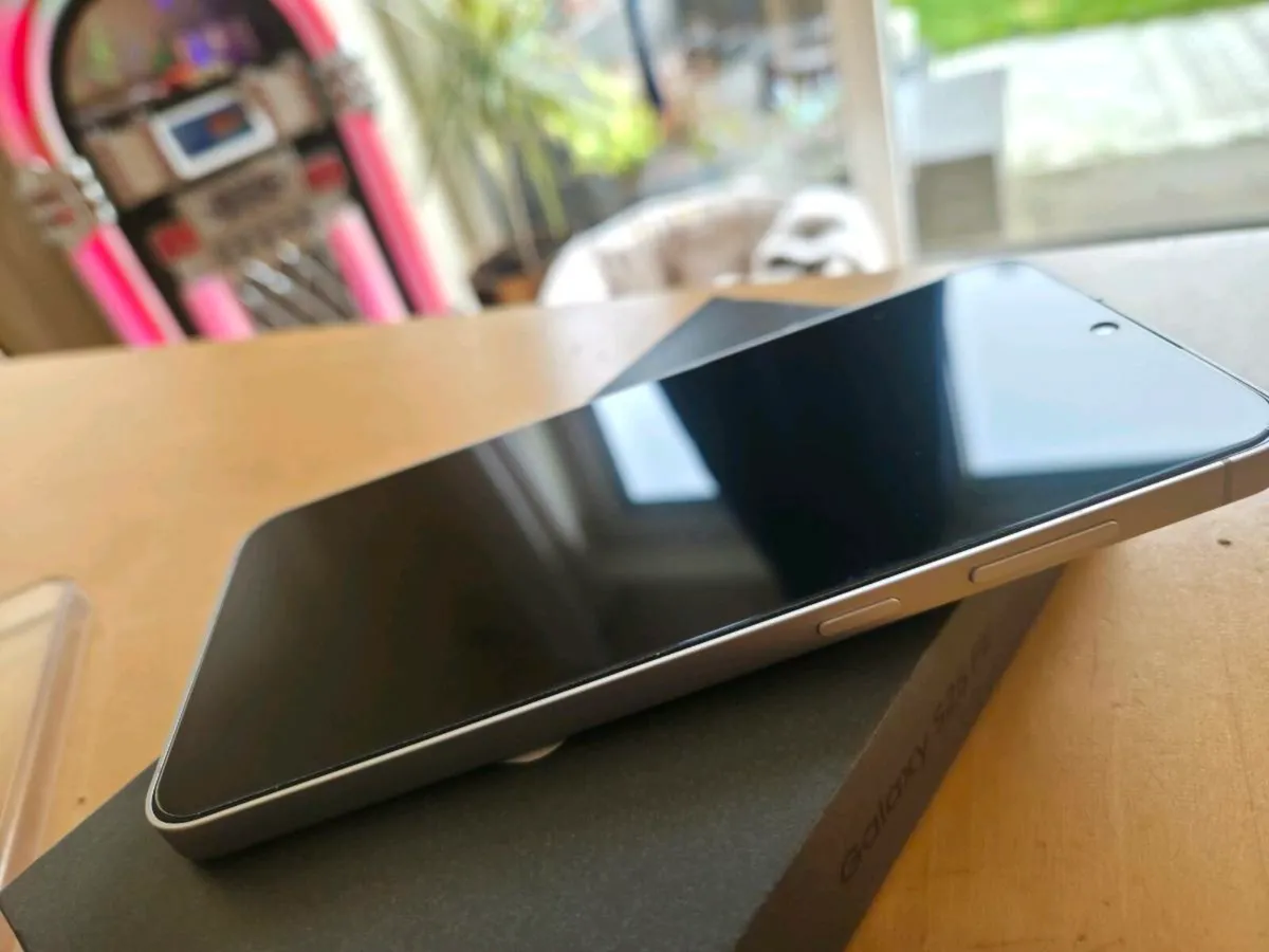 Samsung galaxy s25 fe - Image 3