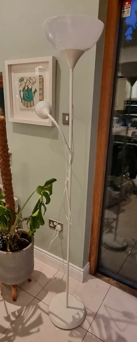 White floor lamp - Image 1