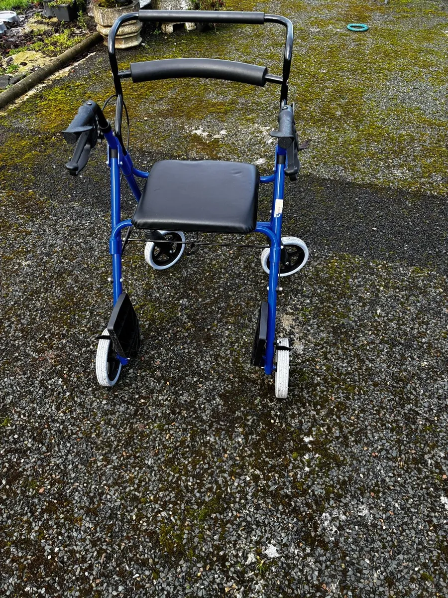 Stroler come wheelchair so handy - Image 3