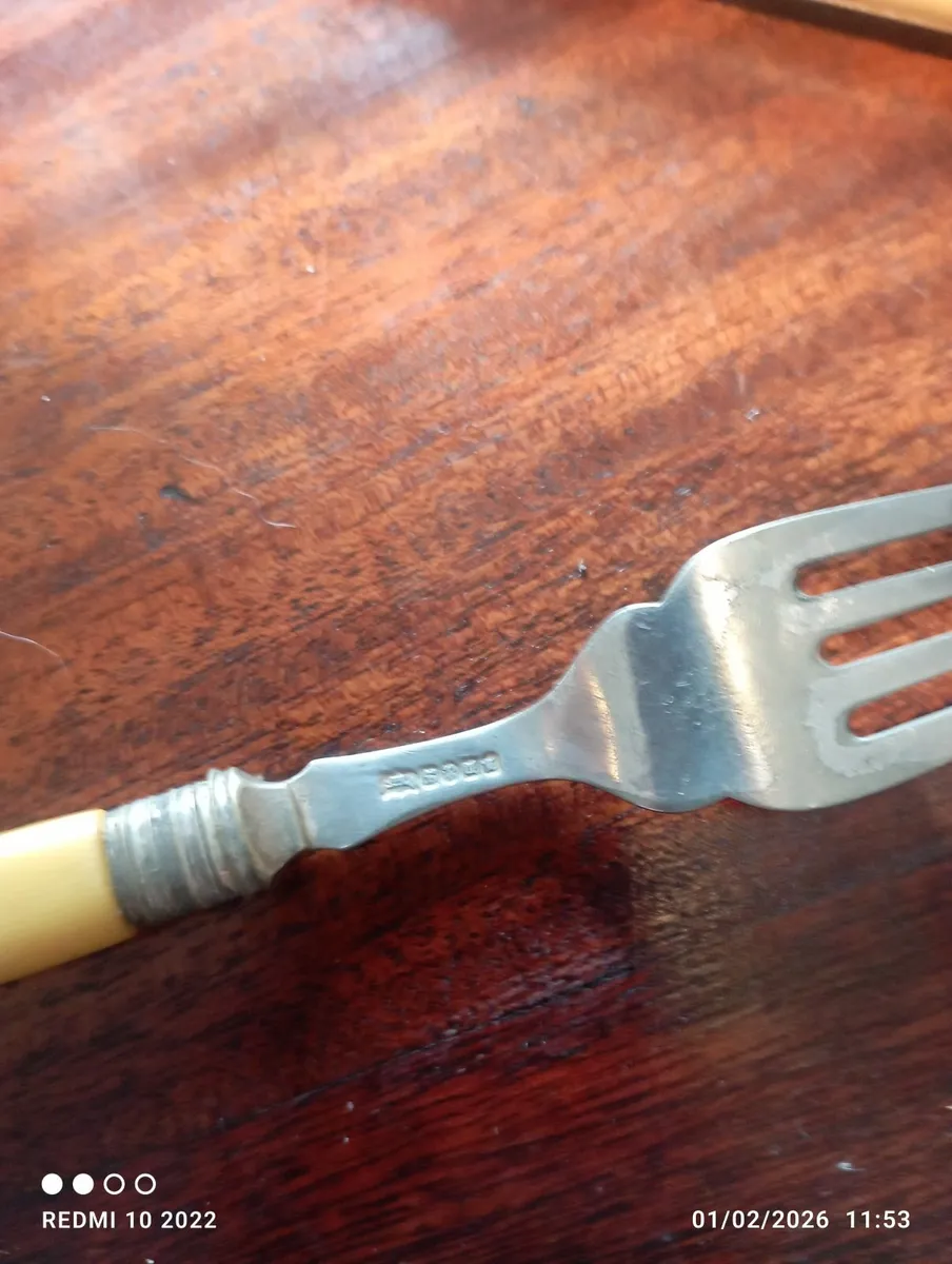 Antique/Vintage EPNS & Bakelite Fish Cutlery Set - Image 3