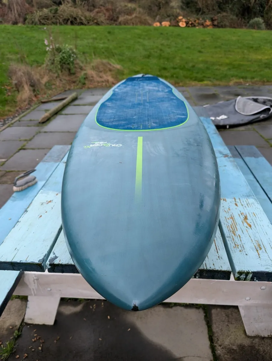 GONG Cruzader XL7'0 Foil Board (135L) bag & straps - Image 1