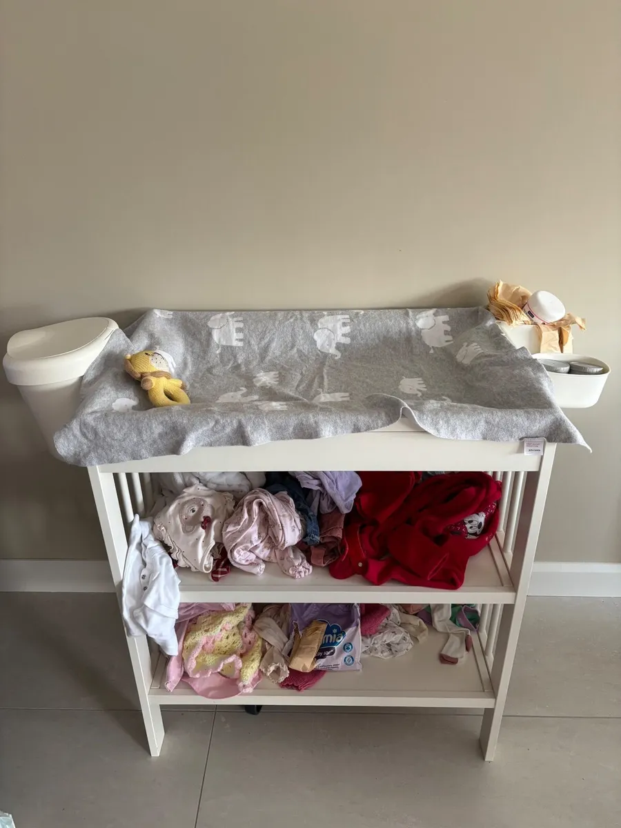 Gulliver changing unit - Image 1