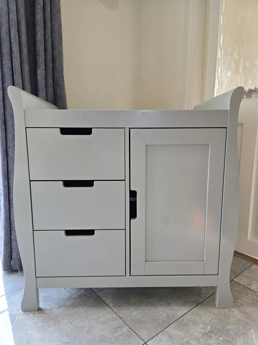 Changing table - Image 1